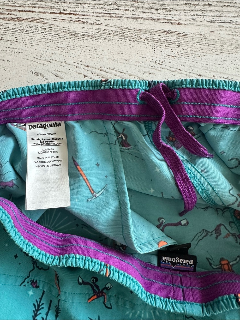 PATAGONIA Women’s Baggies Shorts 5” Mountain Climbing Road Trip Surf Novelty M - Picture 10 of 12